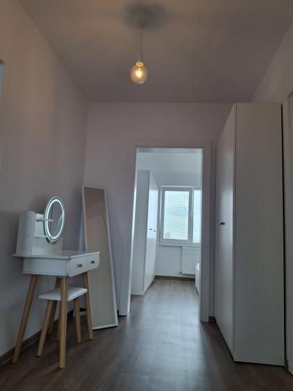 Apartament 3 camere zona centrala, complet utilat si mobilat