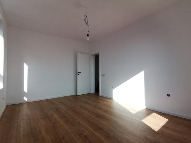 Casa de vanzare in vatra veche, 4 camere, drum asfaltat