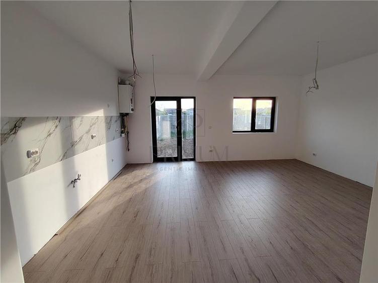 Duplex spatios la asfalt - toate utilitatile - acces rapid