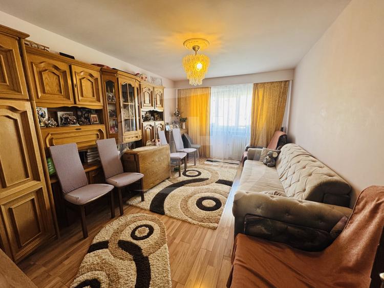 Apartament 2 camere, decomandat, etaj intermediar, zona Intre Lacuri