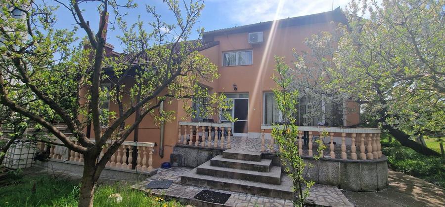 Casa - 1500 mp de teren - zona rezidențială schit
