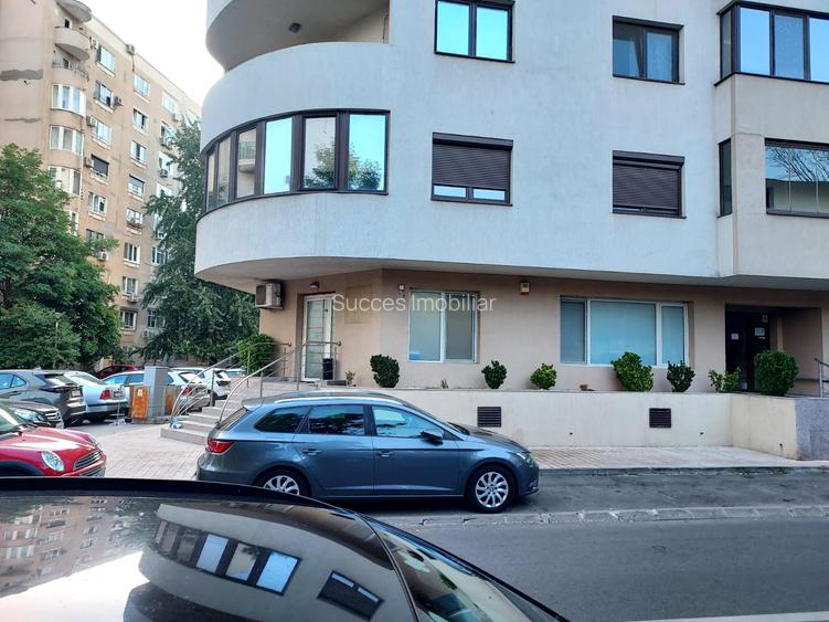 SPATIU COMERCIAL-CLINICA MEDICALA-490 MP,3 INTRARI,IDEAL INVESTITIE,1200000 EURO - 2