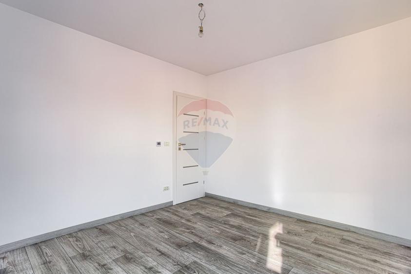 Apartament 3 camere COMPLEX ADORA PARK cu loc de parcare