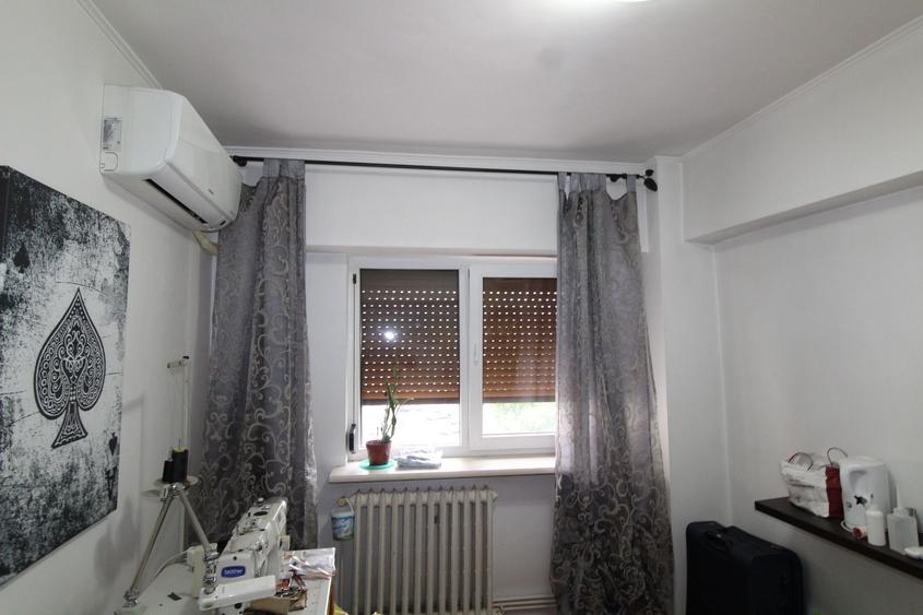 Inchiriere apartament 3 camere, decomandat, etaj 3, strada 23 August