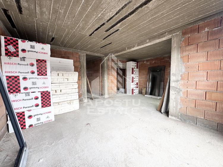 Duplex cu 4 camere, bucatarie separata, toate utilitatile, la asfalt.