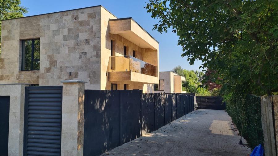 Vile moderne/noi de vanzare Tunari