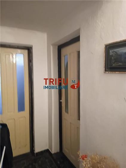 Casa de vanzare cu 3 camere  600 mp teren zona Cetate