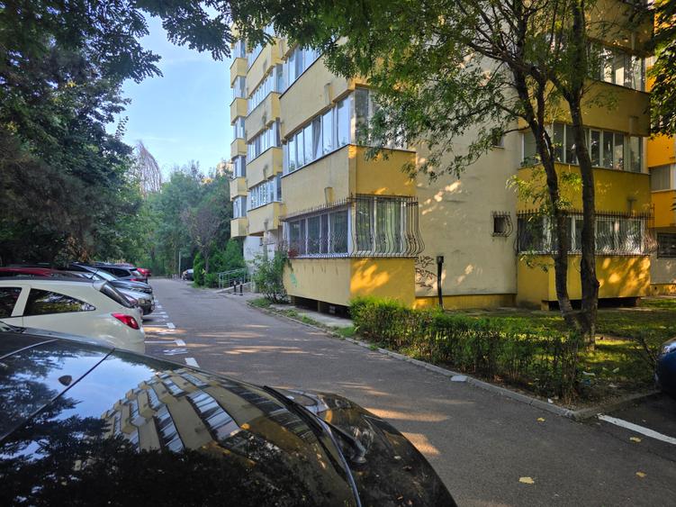 Lacul Tei / Doamna Ghica - 4 camere decomandate. Vedere parc !