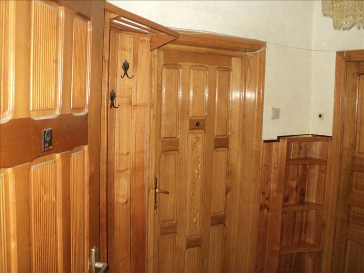 De inchiriat apartament cu doua camere in zona spitalul judetean Vrancea.