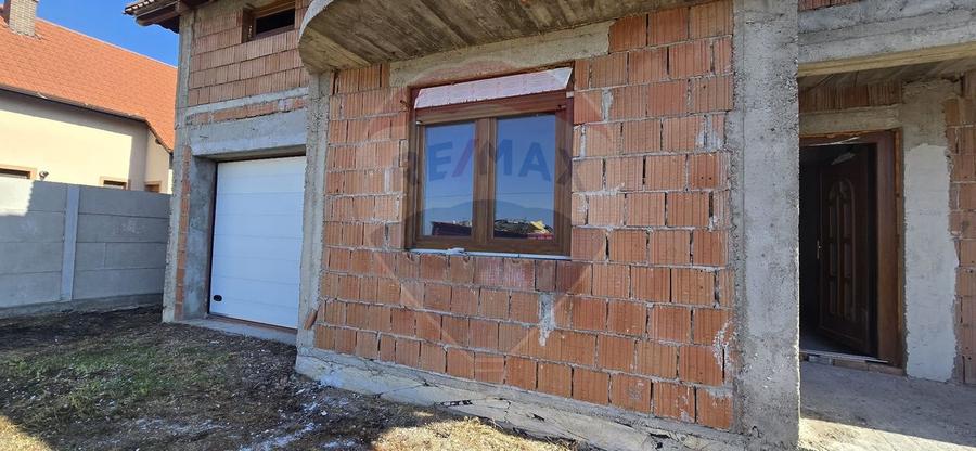 CASA CU ETAJ DE VANZARE LA GRI LA 12 KM DE ARAD ZIMANDUL NOU