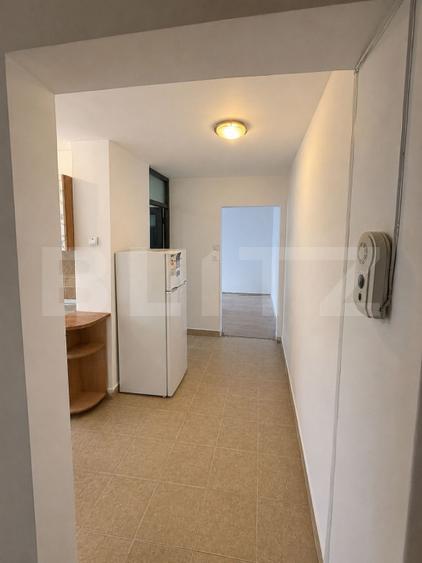 Apartament 3 camere semidecomandat, 50 mp, etaj 2, zona Dambul Pietros