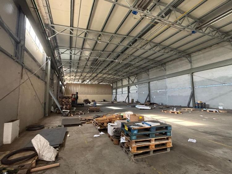 Depozit cu showroom de inchiriat de 1600 mp