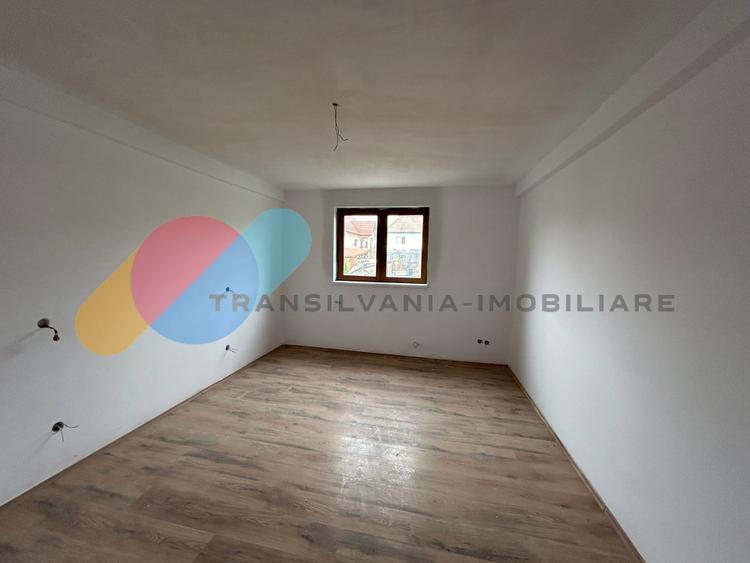 Casa tip duplex, 263 Mp utili, Copaceni
