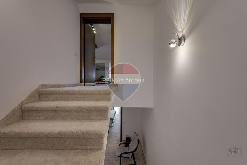 Vilă renovată P+1+M  | Foișor vitrat, grădină și jacuzzi - 26