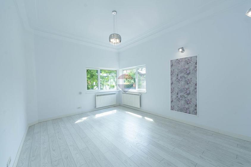Apartament de vanzare 137 mp, zona centrala, curte proprie