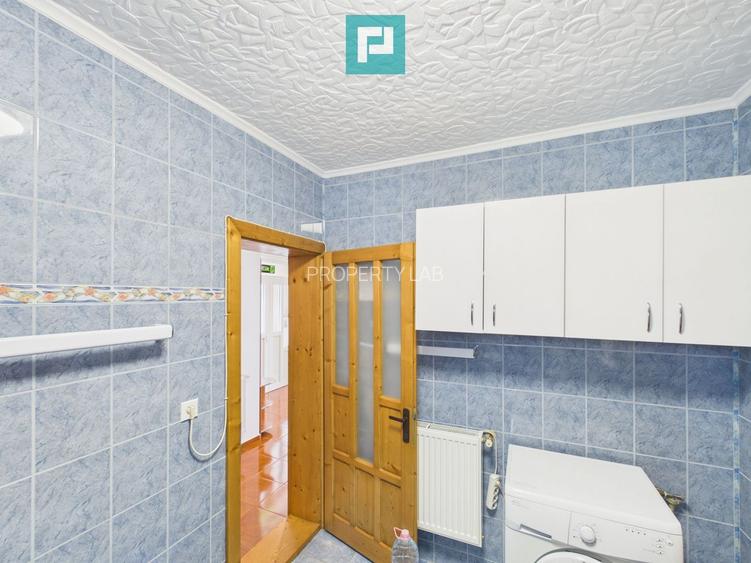 Casă renovată cu curte mare de închiriat în Rontău