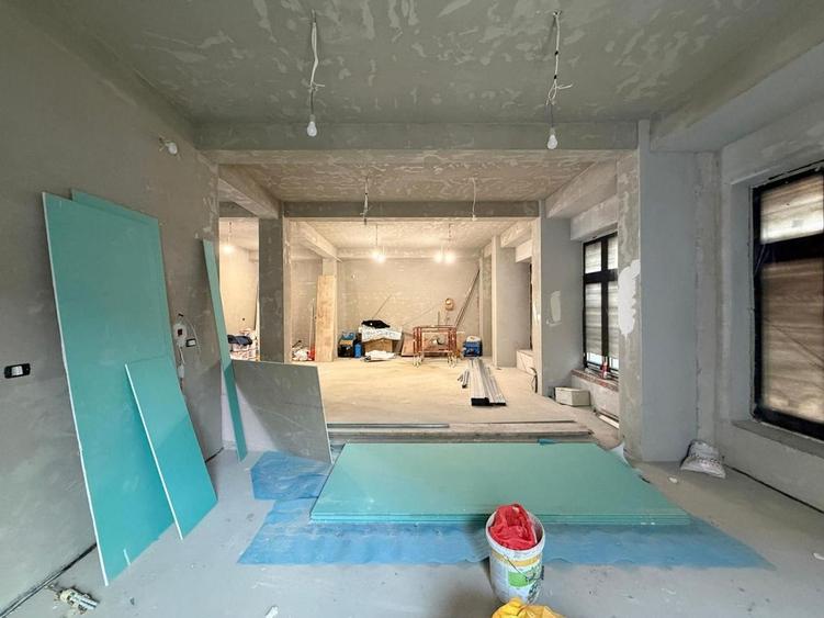 Clădire reprezentativă de închiriat, 560 mp utili, zona Complex,