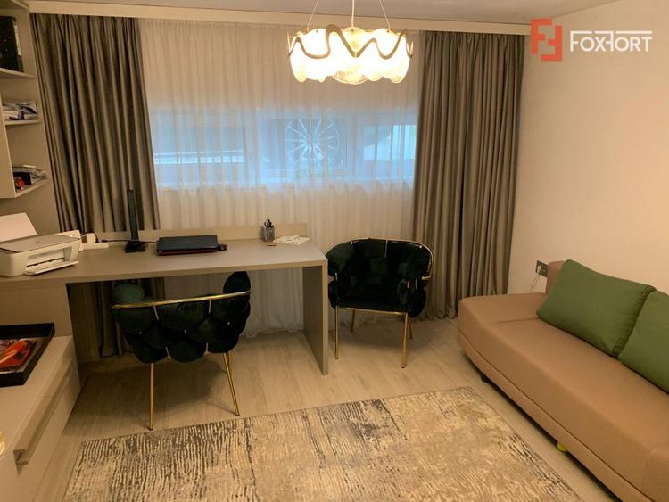 Duplex de vanzare cu 5 camere si 3 bai, zona Mehala