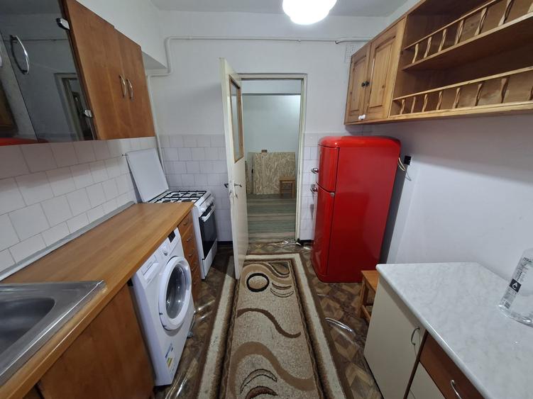 Apartament cu 2 camere, decomandat, Nicolina