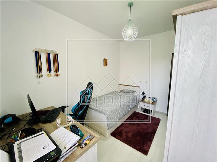 Ap. cu 3 camere cu gradina, situat in zona Calea Surii Mici