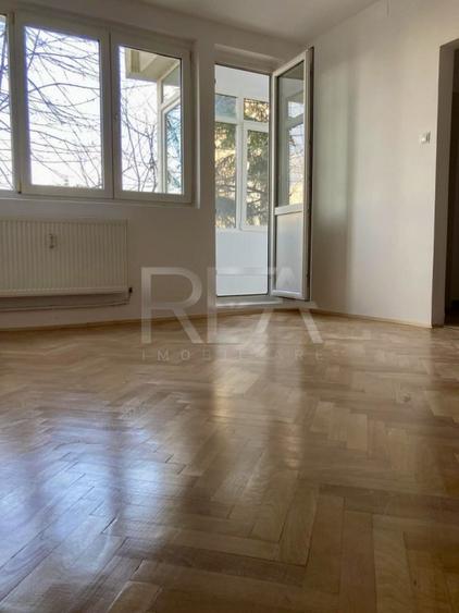 2 camere renovat pe Mihalache cu Vedere Spate