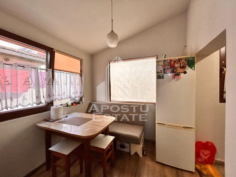 Apartament 3 camere, complet renovat la curte comuna in zona Centrala