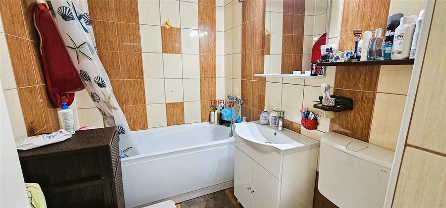 Apartament de vanzare cu 2 camere etaj intermediar