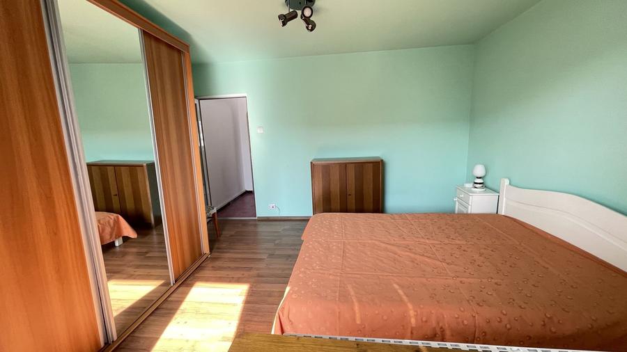 Apartament spațios cu două camere, etajul 4 cu acoperiș.