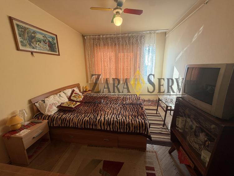 Apartament de vanzare 3 camere zona Podul Inalt
