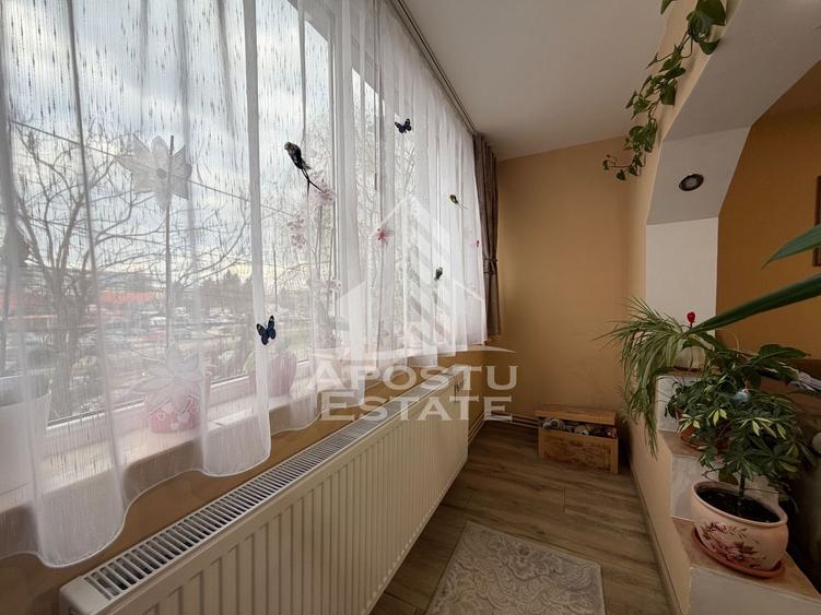 Apartament cu 3 camere, 2 bai, 2 balcoane, etajul 1 , zona Buziasului