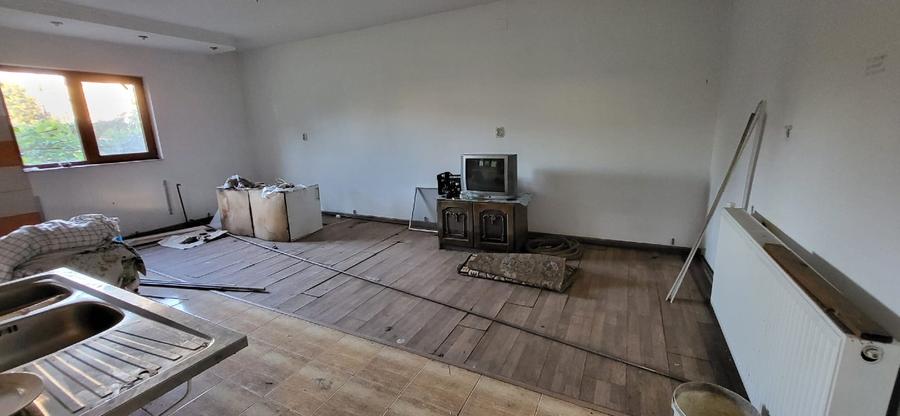 Vand casa renovata in 2015.