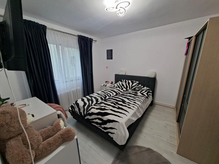 Apartament cu 2 camere decomandat, etajul 3/4, zona Mircea cel Batran