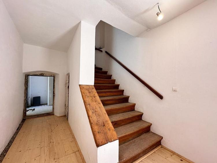 Apartament Spatios in casa, langa Biserica Neagra