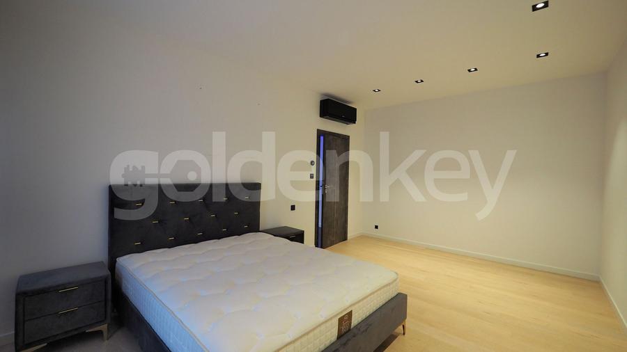 Apartament cu 5 camere si 165mp terasa | complex cu piscina | 2 garaje