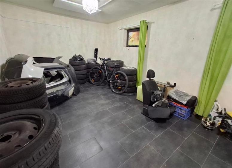 Casa de lux cu 4 camere garaj in zona Tilisca