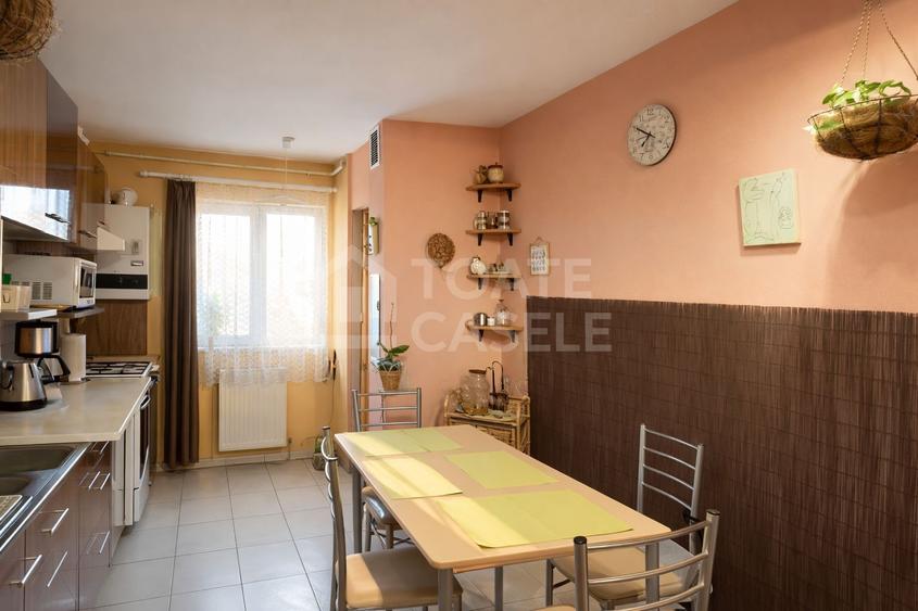 Apartament cu 3 camere, etaj intermediar, zona Dunarii