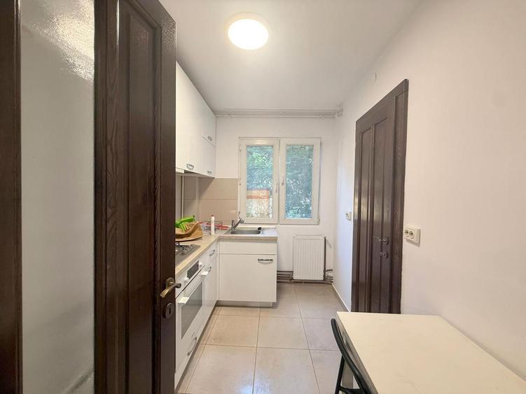 Apartament 2 camere, etaj 1, zona Medicina, renovat complet, mobilat