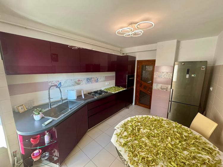 Apartament Premium 3 Camere | 81 mp | Bloc 1990 | Etaj 6/8 | Podu Roș – Vizavi de ANAF