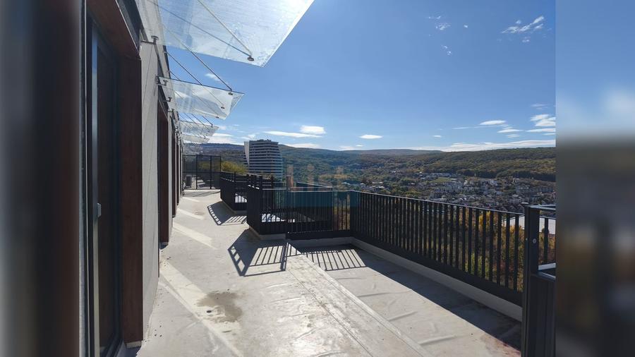 Vanzare(cesionare) apartament cu 5 camere cu 2 parcari Maia Zorilor