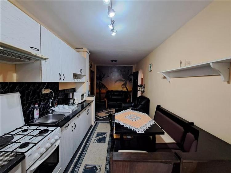 Apartament cu 2 camere, Decomandat, situat in cartierul Manstur!