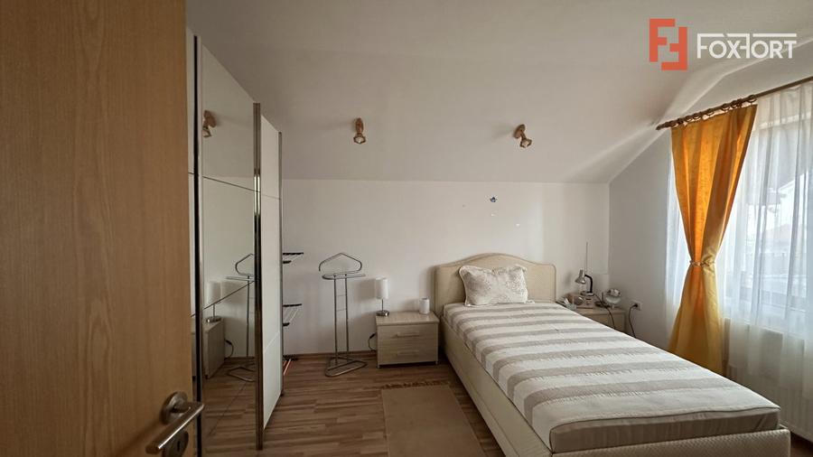 Duplex cu 5 camere de vanzare in localitatea Mosnita Noua