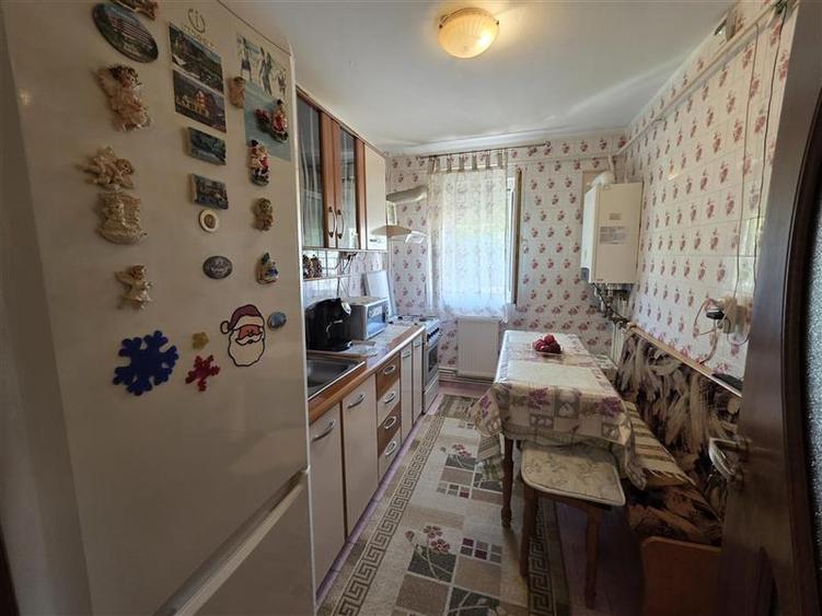 Apartament cu 4 camere si centrala termica
