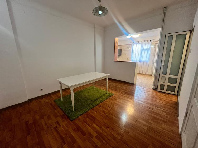 Calarasilor- Piata Muncii, vila 8 camere singur curte si teren 197 mp
