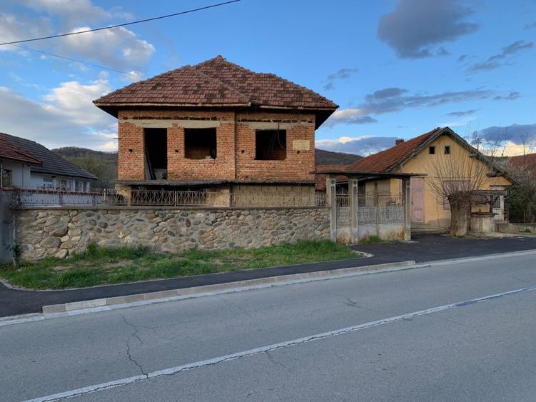 Casa batraneasca dornica de a fi reabilitata - Bumbesti-Jiu