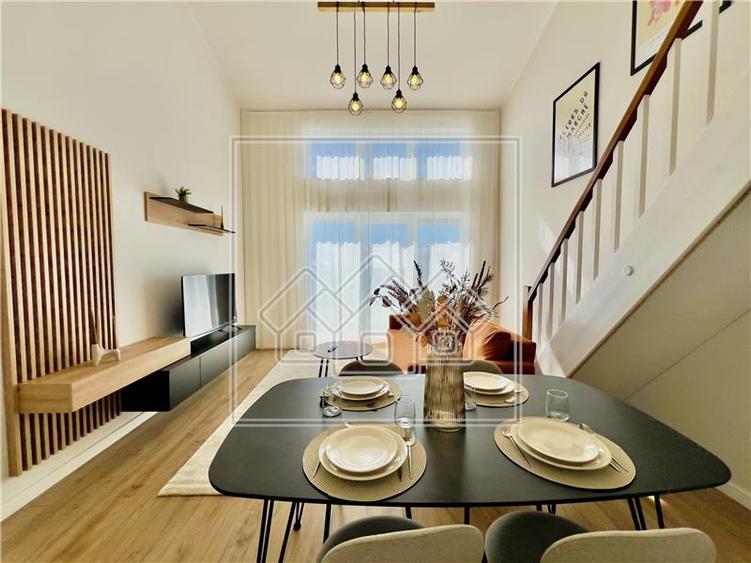 Penthouse mobilat complet, 4 camere si balcon, intabulat