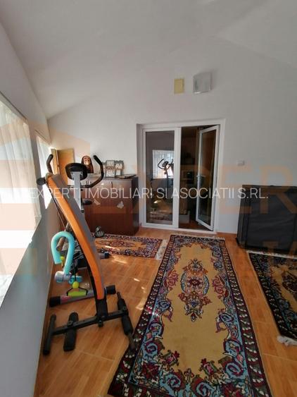 Casă de Vânzare Lumina | 6 Camere și Teren Generos - 16