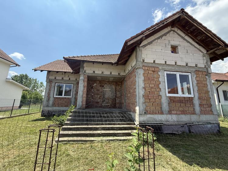 Casa semifinisata de vanzare | Cartier Recea | 604 mp teren| 104 mp utili.