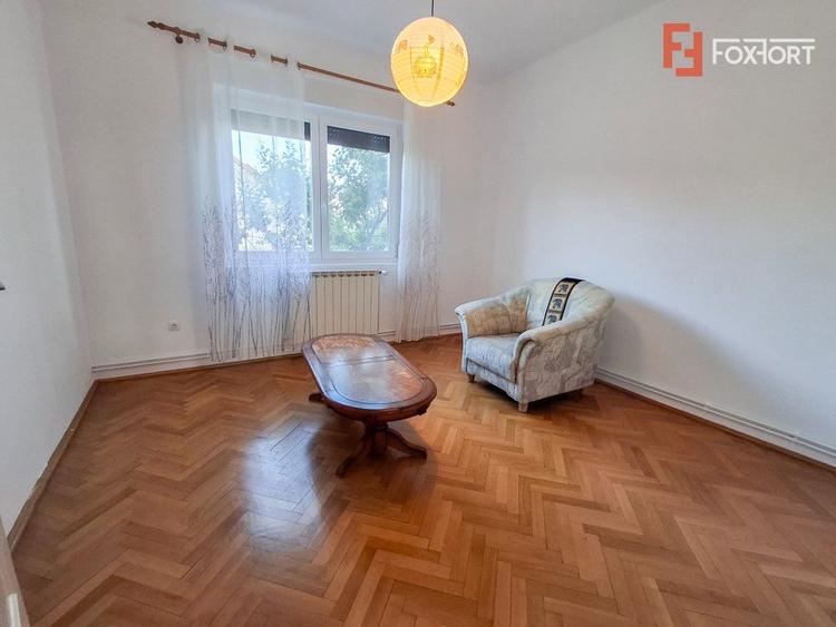 Apartament 3 camere decomandat de inchiriat la casa, zona Crisan