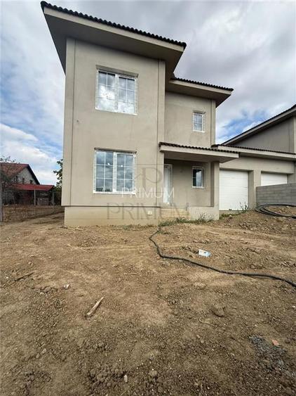DUPLEX CU GARAJ, TEREN GENEROS ȘI 4 DORMITOARE