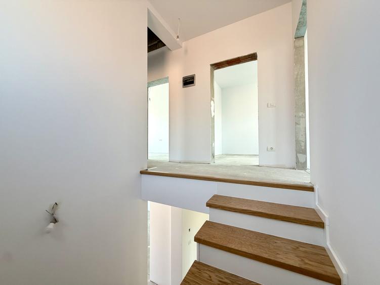 Comision 0% - Duplex elegant, 5 camere, 132 mp utili, 266 mp teren - Dumbravita